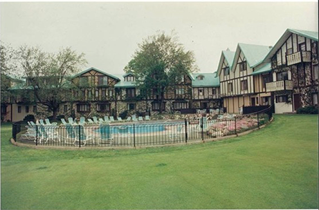 1987: Main Lodge Pool